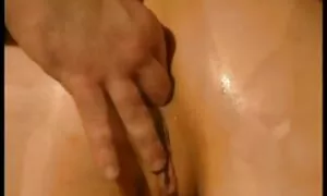 η σύζυγος παρακολουθ ...